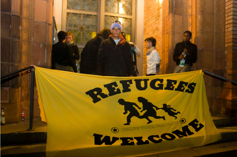 refugees welcome sign