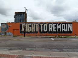 Mural saying 'right to remain'