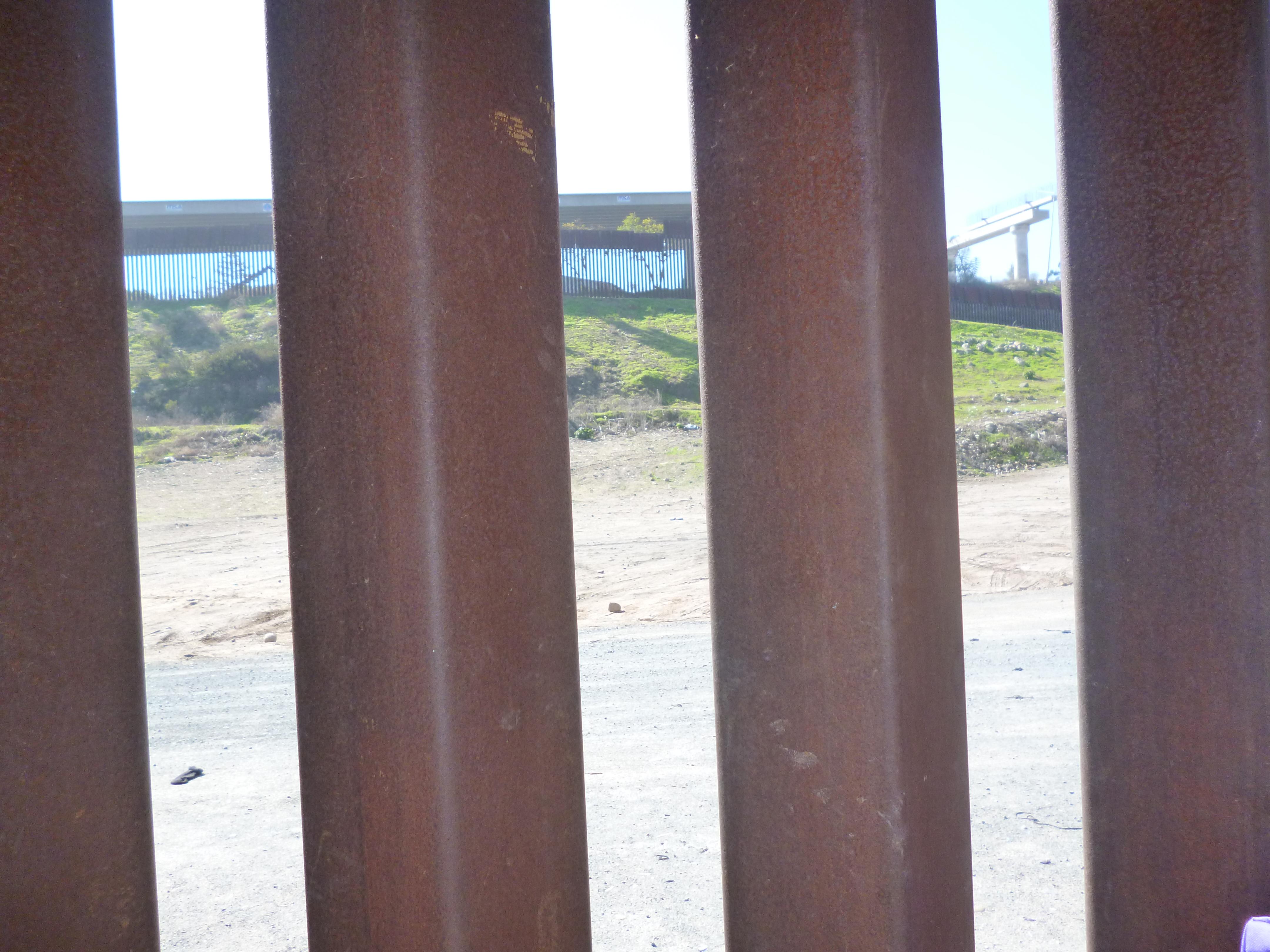 picture of a detention centre seen through the US-Mexico Border wall 