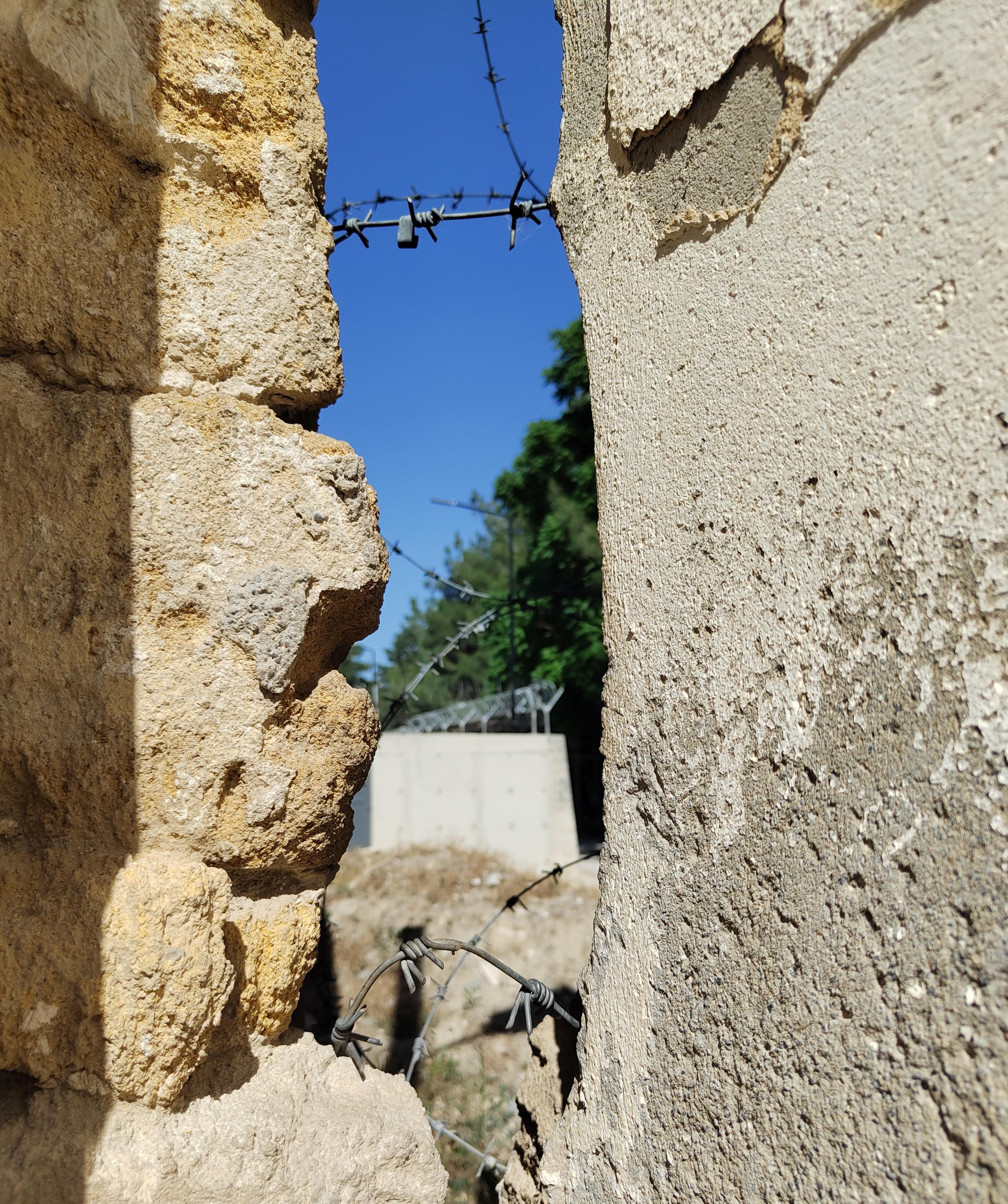 Crack in the walls of Lefkoşa’s walled city, looking into the UN-controlled buffer zone 
